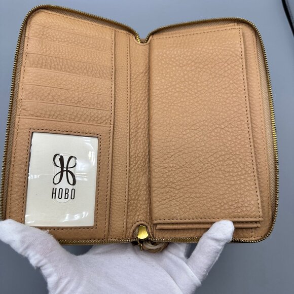 HOBO Nila Large Zip Around Continental Wallet Sandstone Pebbled Leather *READ* - Picture 10 of 16